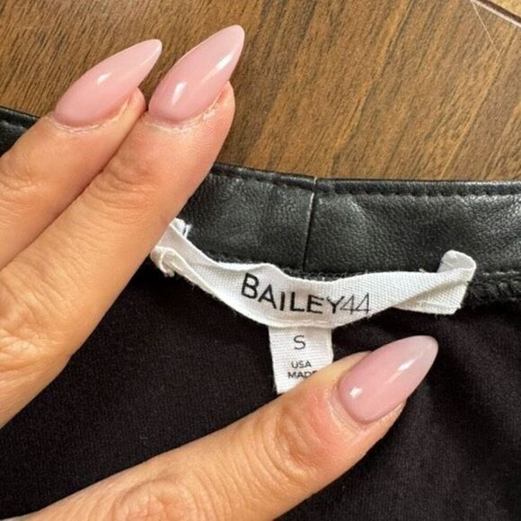 Bailey 44 S Twist and Turn Top - Picture 3 of 7